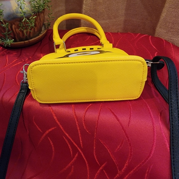 Despicable Me Minion Purse crossbody from Universal Studios. - Picture 11 of 14